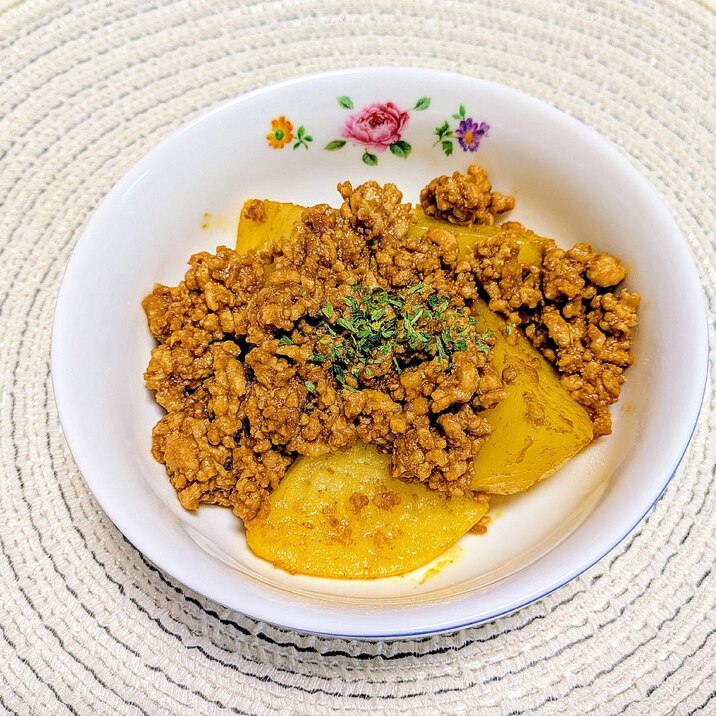 じゃがいもとひき肉のカレー煮